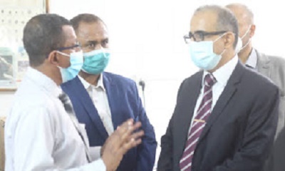 وزير الصحة يتفقد سير الخدمات الصحية بمستشفى أبن سيناء ويطلع على الخدمات العلاجية والطبية بمركز الكلية الصناعية والمركز الوطني لمختبرات الصحة المركزية بالمكلا 
