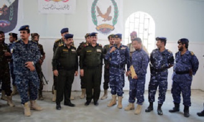 وزير الداخلية يتفقد معسكر شرطة الدوريات وأمن الطرق بوادي وصحراء حضرموت
