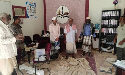 لجنة الطوارئ بانتقالي تريم تتفقد ثانوية البنات،وتقدم لها دعماً ماليا لإزالة أضرار السيول