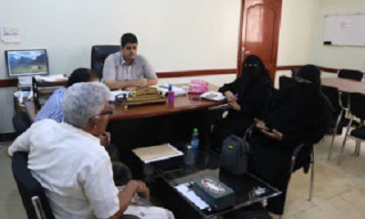 مدير عام المكلا يناقش عدد من المشاريع المجتمعية بالمديرية