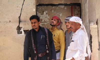 مدير عام مديرية شبام يزور أهالي البيت الذي تعرض للاحتراق في مدينة حوطة احمد بن زين بشبام