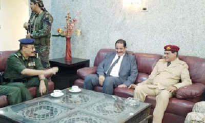 وكيل وزارة الداخلية مدير الامن والشرطة بالساحل يستقبل وزير الداخلية أثناء وصوله إلى مدينة المكلا عاصمة المحافظة