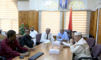 وكيل وادي حضرموت عصام الكثيري يطلع على تقرير لجنة التحقيق في كارثة سيول تريم