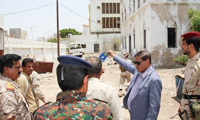 محافظ حضرموت يطلع على أعمال التخريب بالإعتداء على المؤسسات الحكومية بالمكلا