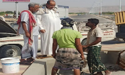 مدير عام سيئون يتفقد أعمال التطوير في عدد من الجولات بالطريق الدولي بمنطقة تاربة مديرية سيئون