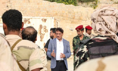 المحافظ القائد البحسني يؤكد على أهمية التعليم ودور وسائل التكنولوجيا الحديثة في تنفيذ المهام العسكرية
