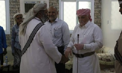 وكيل وادي وصحراء حضرموت وقائد المنطقة العسكرية الأولى في زيارة للشيخ عبدالله بن علي جابر بمنزله بمنطقة خشامر