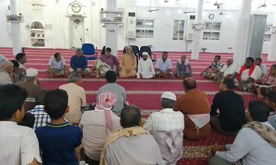 مدير عام المكلا ورئيس سلام وبناء واللجان المجتمعية يلتقون أبناء حي 40 شقة