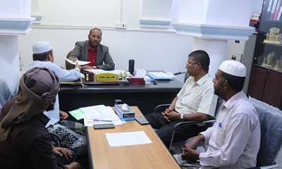 مدير عام تريم يناقش مشروع تأثيث وتجهيز الوحدة الصحية بعيديد الممول من الوكالة الألمانية