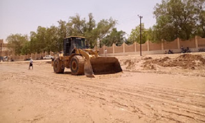 السلطة المحلية بمديرية شبام تفتح الطريق الدولي وتشيد بجهود أبناء مدينة شبام