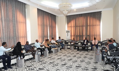 محافظ حضرموت يرأس اجتماعاً لبحث جملة من المواضيع وخصوصاً ما يتعلق بمعيشة وحياة المواطنين