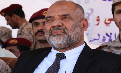 وكيل وادي حضرموت يعزي مديرة الإدارة العامة لتنمية المرأة بديوان الوكيل في وفاة والدتها