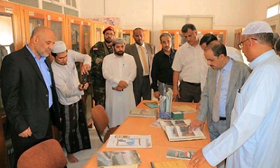 الأرياني يزور مكتبة الأحقاف للمخطوطات بتريم 