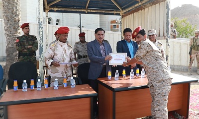 محافظ حضرموت يشهد حفل تخرج دفعة جديدة من الجنود المستجدين بالمنطقة العسكرية الثانية في المكلا