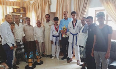 مدير عام سيئون يلتقي أبطال نادي سيئون الرياضي ببطولة الفقيد خالد صالح للتايكواندو للمحافظات المحررة