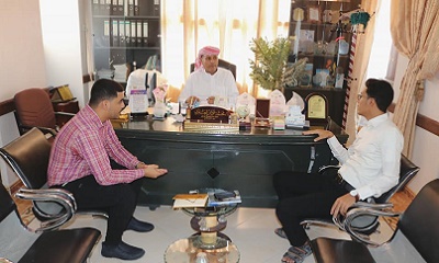 مدير عام سيئون يطلع على أنشطة مناصرة مكافحة الإشاعات ضمن مبادرات المناصرات الشبابية لبرنامج تعزيز سبل السلام في اليمن.