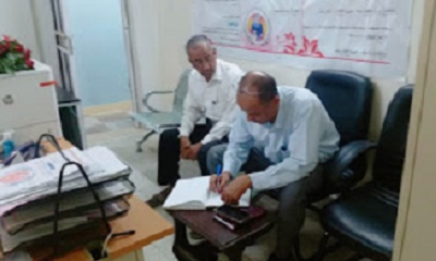 مدير عام سيئون يتفقد سير عمل حملة التطعيم بلقاح (جونسون) ويتلقى اللقاح