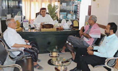 مناقشة آلية النزولات الميدانية على المحلات التجارية والأسواق لضبط المواد الغذائية والإستهلاكية المنتهية صلاحيتها بمديرية سيئون - حضرموت