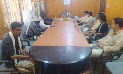 المدير العام بمديرية الريدة وقصيعر يلتقي رجل الأعمال الشيخ سعيد المشجري والاستاذ طلال باوزير