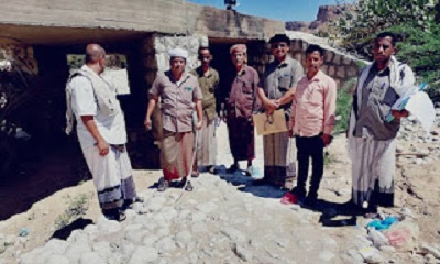 تسليم موقع جسر منطقة عنق من قبل السلطه المحليه بعمد للمقاول ياسر بن عبودان الجابري