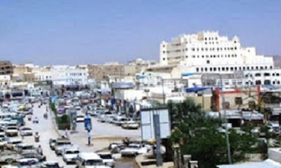 مدير الوحدة التنفيذية لإدارة مخيمات النازحين بحضرموت يلتقي الوكيل الكثيري بسيئون