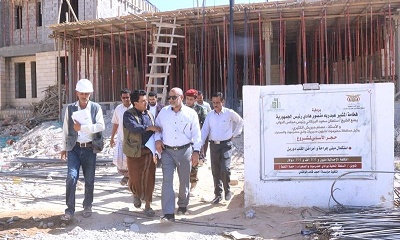 الوكيل الكثيري خلال اطلاعه على سير العمل في عدد من المشاريع الصحية بوادي حضرموت 