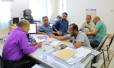 الوحدة الفنية بالفرع تناقش برفقة لجنة المبادرات المجتمعية الدراسات والتصاميم لمشاريع برنامج التمكين من أجل التنمية المحلية بالمكلا