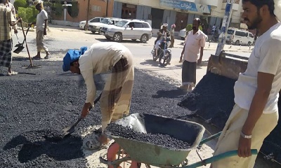 المؤسسة العامة للطرق والجسور تواصل صيانة  حفريات الطرقات والشوارع  بوادي وصحراء حضرموت  