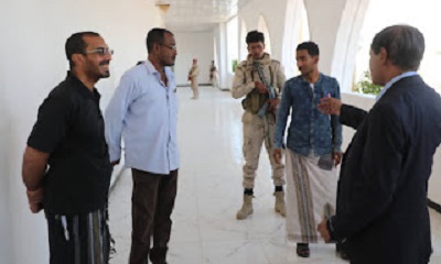 المحافظ البحسني يطلع على احتياجات مقر المجلس التابع للسلطة المحلية المقدم من الإمارات لافتتاحه رسميًا