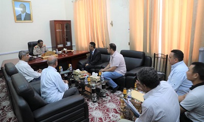 محافظ حضرموت يطلع على نشاط شركة الحصان الأسود وخطط التنمية المقدمة لمنطقة الإمتياز