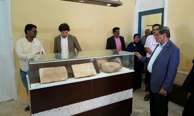 المحافظ البحسني والسيد فرانسس وارد يزوران متحف المكلا وقاعة حضرموت الدائمة للمعارض والصور