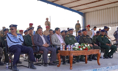 المحافظ البحسني يشهد استعراضًا عسكريًا لوحدات من قوات إدارة الأمن والشرطة بساحل حضرموت
