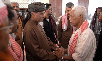 محافظ حضرموت يقدم واجب العزاء في وفاة الشخصية العسكرية والاجتماعية سالم مبارك الاشولي