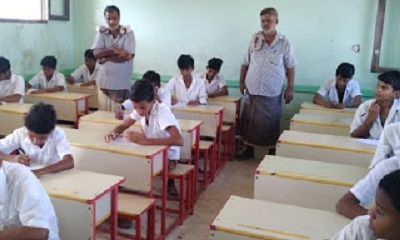 نائب مدير عام الريدة وقصيعر ومدير إدارة التربية والتعليم بالمديرية يدشنان الإمتحانات النصفية لعام 2021م