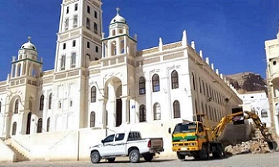 مكتب الأوقاف والإرشاد بالوادي والصحراء يدشن العمل في اصلاح الاضرار الخارجية والترميمات لجامع المحضار التاريخي