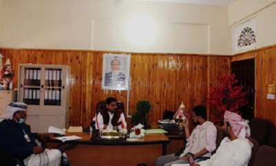 مدير عام مديرية ثمود يناقش المشروع البيومتري لتحديث بيانات المستفيدين من برنامج الغذاء العالمي