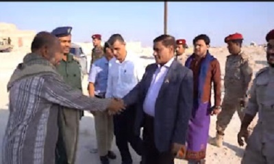 المحافظ البحسني يطلع على احتياجات المبنى الجديد لإدارة الزراعة ويقف أمام أسباب تعثر مشروع مدرسة معيان الشيخ بغيل باوزير