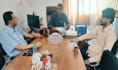 مدير عام مكتب وزارة النقل بساحل حضرموت يلتقي بمدير عام مكتب التعليم الفني والتدريب المهني بساحل حضرموت لتسهيل عمليه انتقال طلاب وطالبات المعاهد إلى القاعات الدراسية