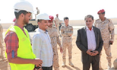 المحافظ البحسني يطلع على سير بدء الأعمال الإنشائية لبناء مسجد بساحة كلية الشرطة بحضرموت