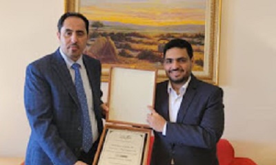 وزير الشباب والرياضة يكرّم المعلق اليمني حسن العيدروس