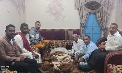 المدير العام للثقافة يطمئن على صحة الشاعر سعيد بن هاوي باوزير