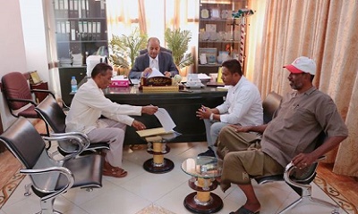 مدير عام سيئون يوقع مذكرة تفاهم لإنشاء محطة تحلية للمياه بمنطقة سحيل بور بمديرية سيئون.