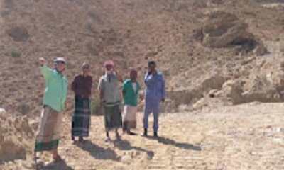 محافظ حضرموت يوجه بسرعة إصلاح الطريق المتضررة بعقبة عبدالله غريب والوكيل الفني يتفقد العمل فيها