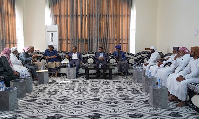 محافظ حضرموت يلتقي شيوخ وأعيان قبيلة المناهيل ويطلع على الأوضاع في مناطقهم وخصوصًا الجوانب الأمنية