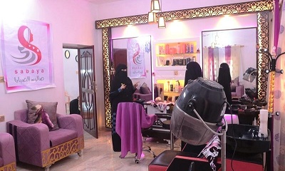 المدير التنفيذي لمؤسسة بن حبريش للتنمية يطلع على نشاط مركز وصالون الصبايا بسيئون
