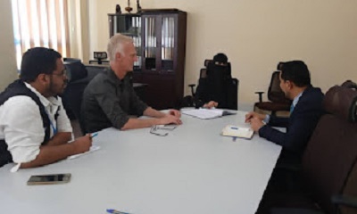 المدير العام للإدارة العامة لبحوث التنمية الإدراية والتدريب بساحل حضرموت يلتقي ممثلي منظمة UNDB بمدينة المكلا