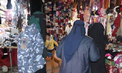 إدارة امن المكلا تدشن الدوريات النسائية الراجلة في أسواق المدينة