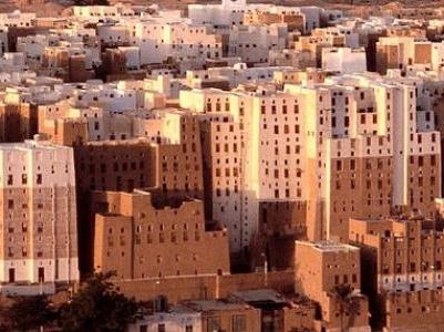 مشرف قطاع النظافة بالمجلس المحلي بمديرية شبام  رئيس لجنة الخدمات بالمديرية  يطلع على استعداد وحدة نظافة شبام لشهر رمضان المبارك