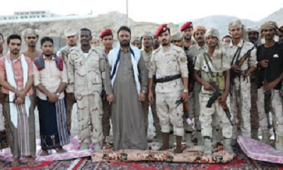 الشيخ عمرو بن حبريش يتفقد أفراد نقطة بلفقية العسكرية بالمكلا