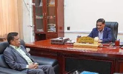 نائب رئيس مجلس القيادة الرئاسي البحسني يمنح وكيل المحافظة لشؤون الدفاع والامن مزيد من الصلاحيات لرفع الجهاز الامني بمحافظة حضرموت 